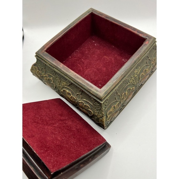 Vintage Trinket‎ Box Ornate Floral Design Jewelry Box Ring Holder Decor - Picture 4 of 5